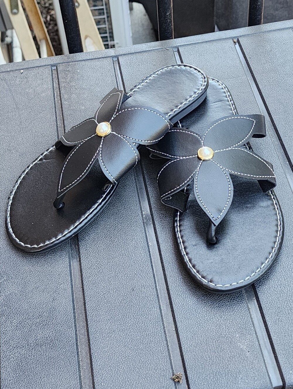 NWOT Black Floral Leather Thong Sandals - Women